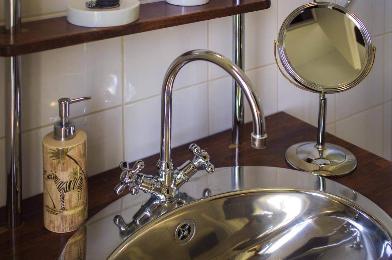 Logis Saint Leonard Bed & Breakfast Dompierre-sur-Mer Екстериор снимка