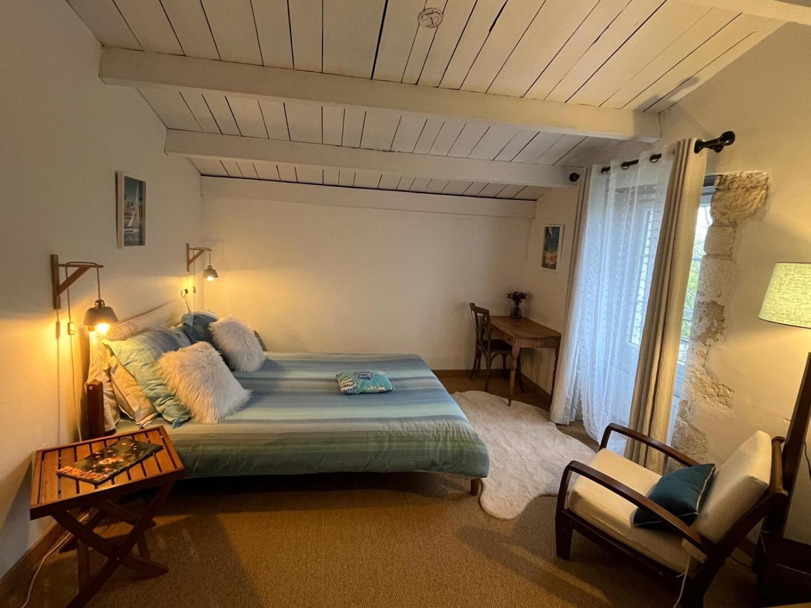 Logis Saint Leonard Bed & Breakfast Dompierre-sur-Mer Екстериор снимка