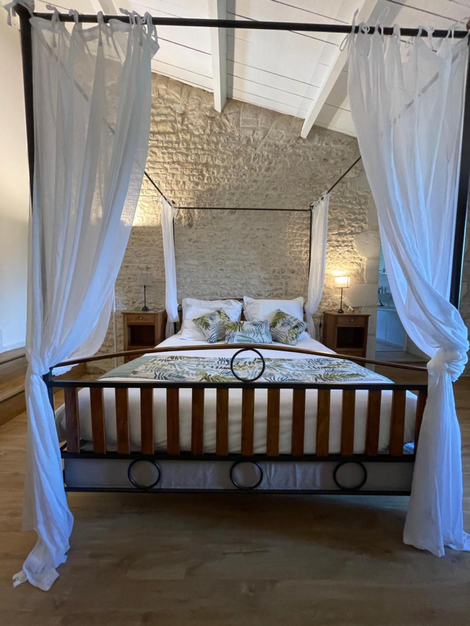 Logis Saint Leonard Bed & Breakfast Dompierre-sur-Mer Екстериор снимка