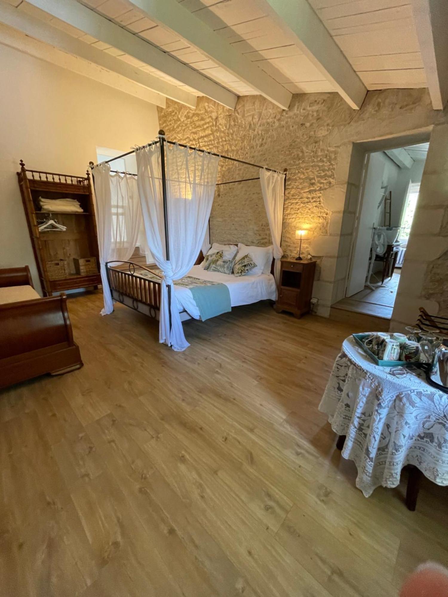 Logis Saint Leonard Bed & Breakfast Dompierre-sur-Mer Екстериор снимка